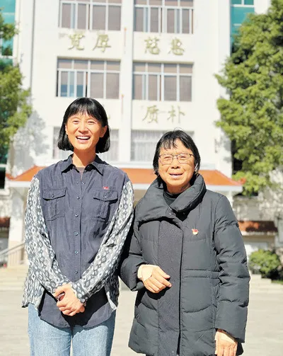 演员宋佳，在《人民日报》发文《与她们在光影中相遇》。