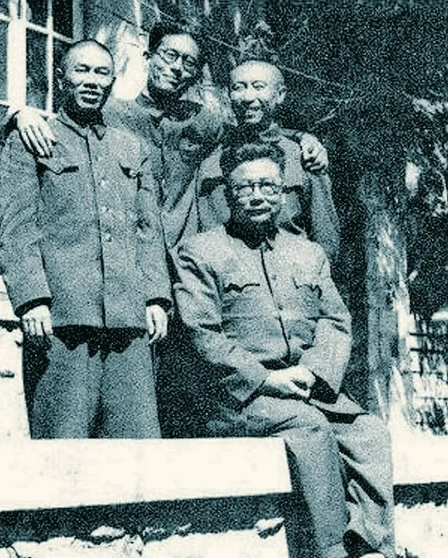 1953年乔冠华酒后失言，周总理少见动怒：“老头子”也是你叫的吗？