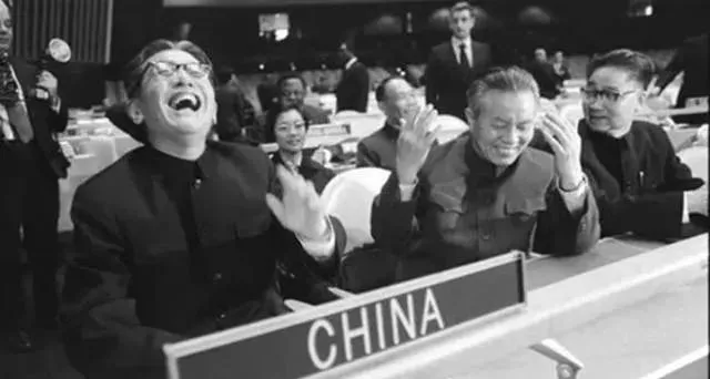 1953年乔冠华酒后失言，周总理少见动怒：“老头子”也是你叫的吗？
