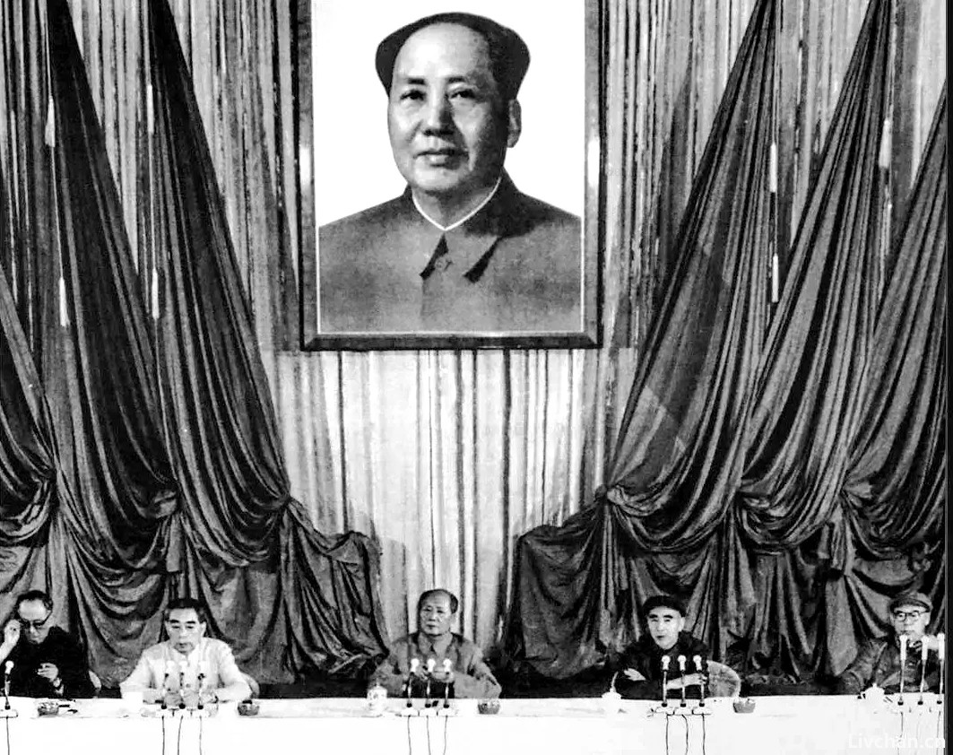 当代社会阶层固化的核心机制：隐形门阀
