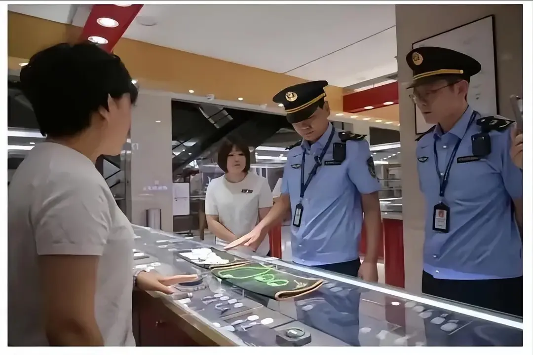 人民日报点名，戳穿了胖东来屡犯小人的真相，陶华碧的话有人信了