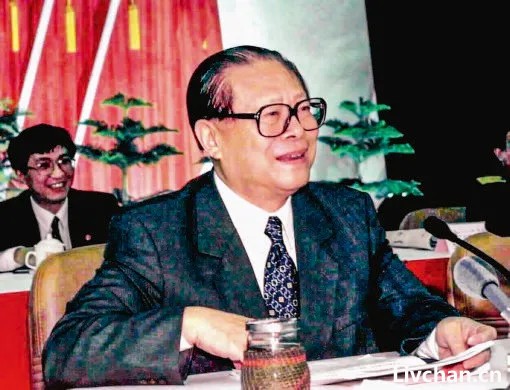 我给江泽民同志当警卫