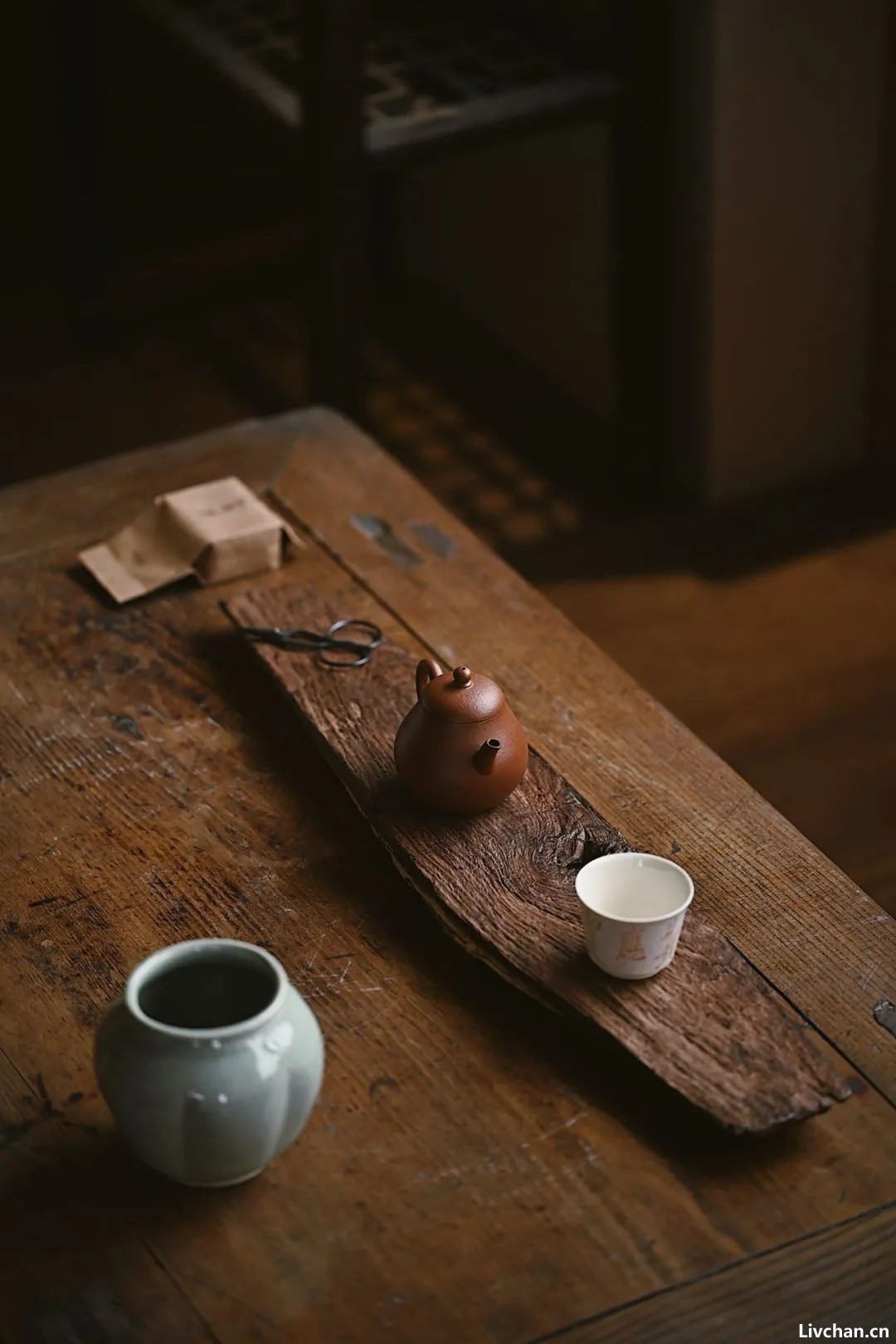 茶烟起处，人生慢一寸