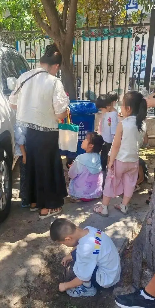 血铅事件两大疑问待解：为何用颜料替代食品添加剂？为何两地检测结果差异巨大？
