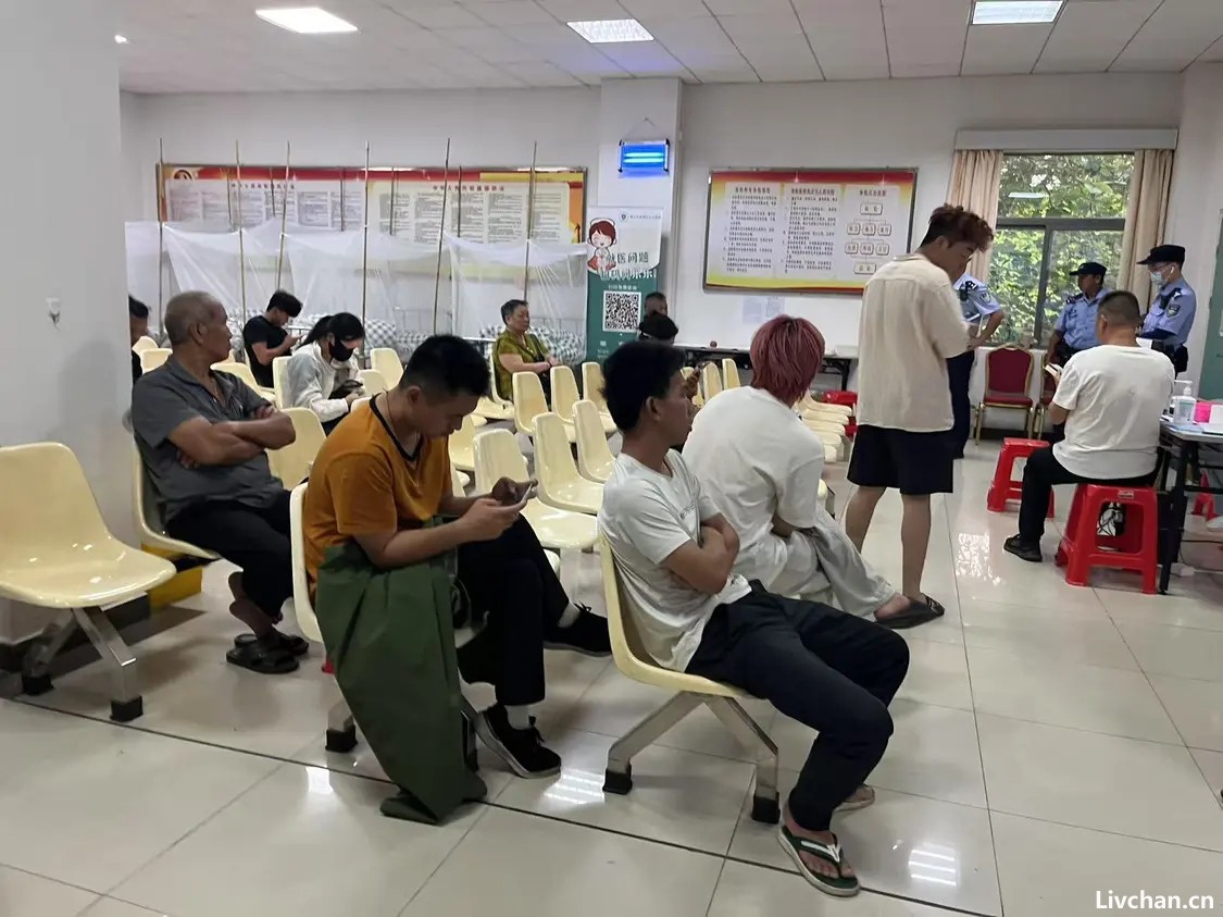 实探基孔肯雅热三级响应镇：医疗资源充足，基层防疫任务重