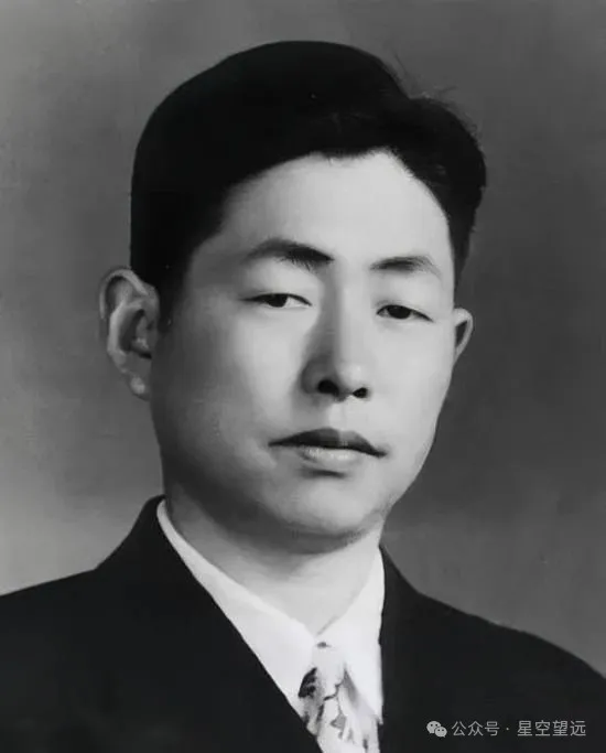 军歌之父：郑律成的命运为何在两国间跌宕起伏？
