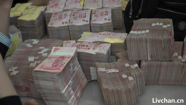中纪委曝光最“懒政”市委书记：上午10点起床，下午约老板打牌，晚上迷信“烧香”.....