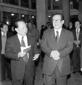 南方周末:《江泽民传》提供的几个关键瞬间 南方周末:《江泽民传》提供的几个关键瞬间